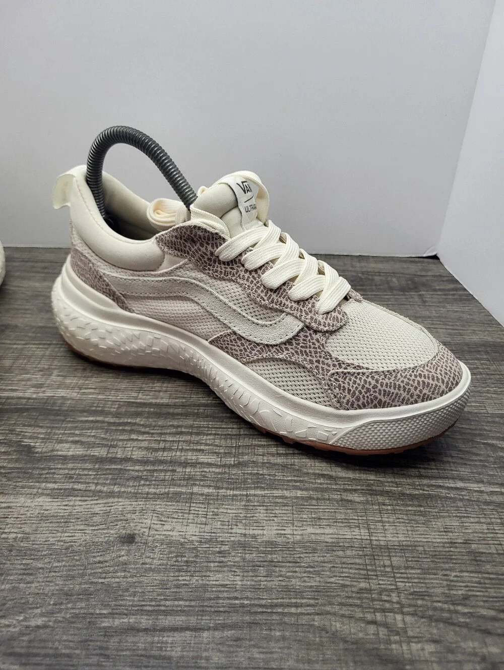 VANS UltraRange Neo VR3 Womens Size 7.5 US Beige Snake Print Sneakers Shoes New